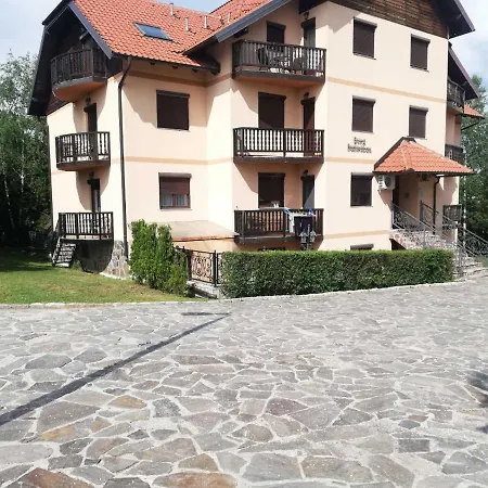 Zelenkada Apartman *