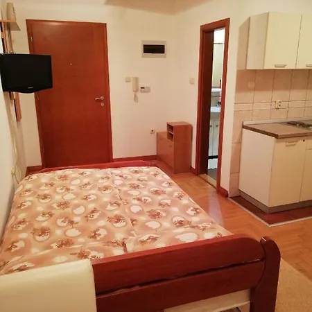 아파트 Zelenkada *